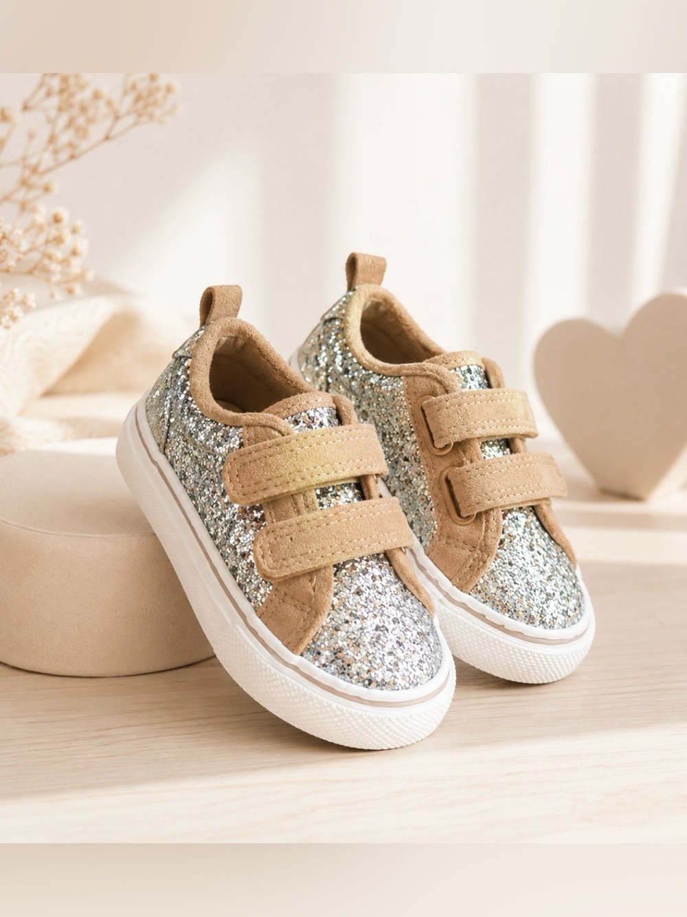 NWT Girls' Glitter Skate Sneakers with Two Straps size: 8 toddler